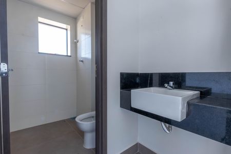 Banheiro de apartamento à venda com 1 quarto, 39m² em Santa Efigênia, Belo Horizonte