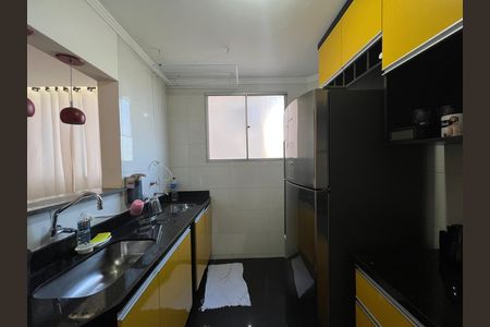 Cozinha de apartamento à venda com 2 quartos, 55m² em Cabral, Contagem
