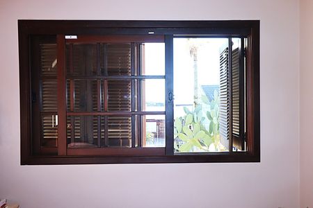 Casa à venda com 115m², 3 quartos e 2 vagasJanela da suíte