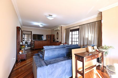Casa à venda com 115m², 3 quartos e 2 vagasSala