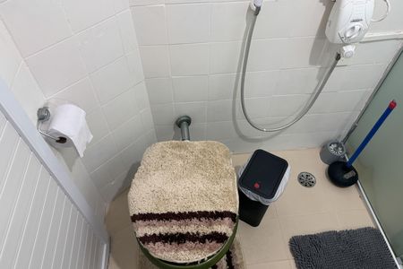 Banheiro de apartamento para alugar com 2 quartos, 64m² em Aparecida, Santos