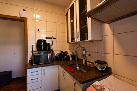 Cozinha de apartamento à venda com 3 quartos, 80m² em Cinquentenario, Belo Horizonte