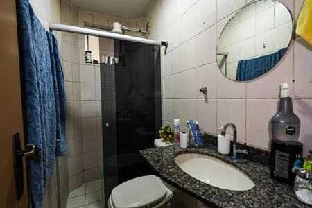 Banheiro de apartamento à venda com 3 quartos, 80m² em Cinquentenario, Belo Horizonte