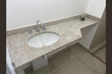 Apartamento à venda com 159m², 3 quartos e 2 vagas Apartamento à venda com 159m², 3 quartos e 2 vagasQuarto 3 / Banheiro