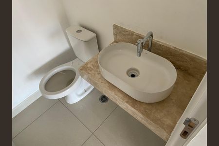 Apartamento à venda com 159m², 3 quartos e 2 vagas Apartamento à venda com 159m², 3 quartos e 2 vagasSala / Banheiro