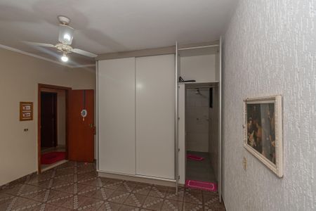 Casa à venda com 281m², 2 quartos e 2 vagasSuite 