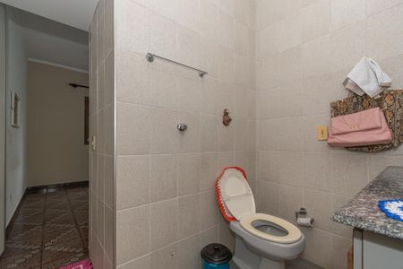 Casa à venda com 281m², 2 quartos e 2 vagasBanheiro da Suíte 1