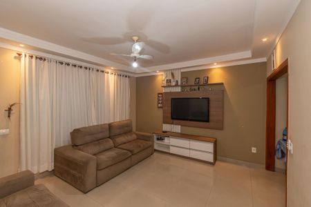 Casa à venda com 281m², 2 quartos e 2 vagasSala de Estar