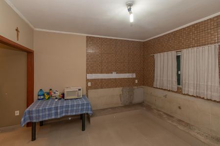 Casa à venda com 281m², 2 quartos e 2 vagasCozinha 