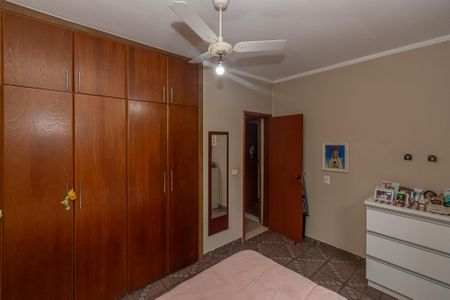 Casa à venda com 281m², 2 quartos e 2 vagasQuarto 