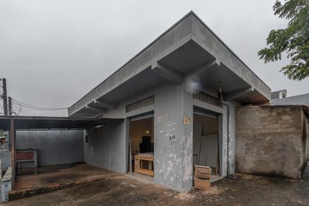 Casa à venda com 281m², 2 quartos e 2 vagasFachada 