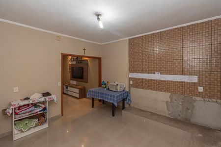 Casa à venda com 281m², 2 quartos e 2 vagasCozinha 