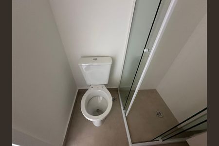 Banheiro da Suíte 1 de apartamento para alugar com 2 quartos, 65m² em Tamboré, Barueri