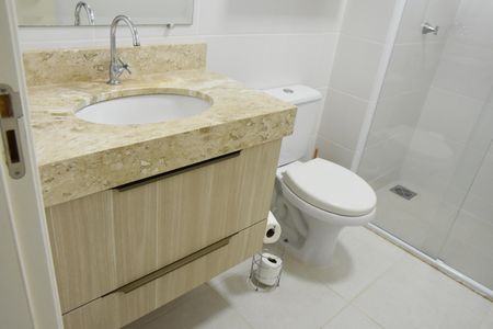 banheiro social de apartamento para alugar com 2 quartos, 60m² em Medeiros, Jundiaí