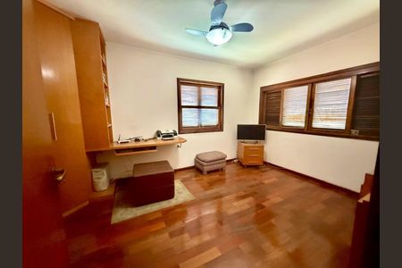 Casa à venda com 4 quartos, 250m² em Indianópolis, São Paulo