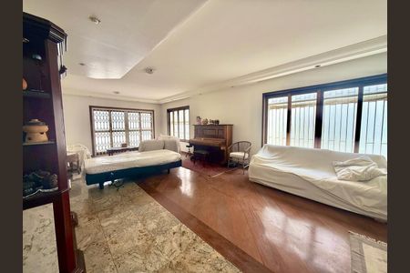 Casa à venda com 4 quartos, 250m² em Indianópolis, São Paulo