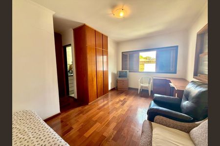 Casa à venda com 4 quartos, 250m² em Indianópolis, São Paulo