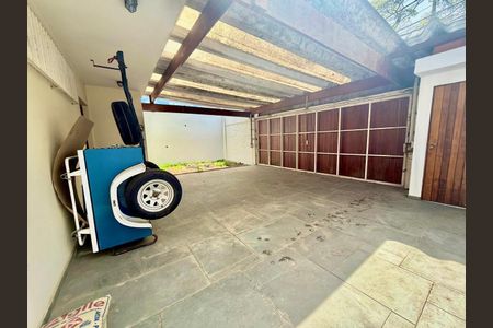 Casa à venda com 250m², 4 quartos e 4 vagas