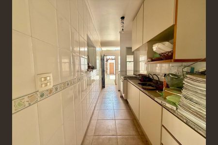 Casa à venda com 4 quartos, 250m² em Indianópolis, São Paulo