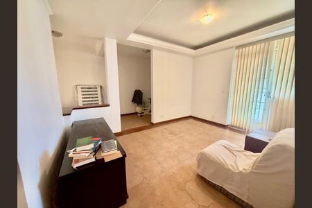 Casa à venda com 250m², 4 quartos e 4 vagas