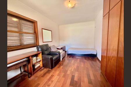 Casa à venda com 4 quartos, 250m² em Indianópolis, São Paulo