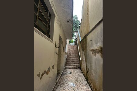 Casa para alugar com 220m², 3 quartos e 4 vagasEscada