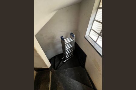 Casa para alugar com 220m², 3 quartos e 4 vagasEscada