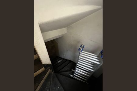 Casa para alugar com 220m², 3 quartos e 4 vagasEscada