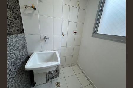 Área de Serviço de apartamento para alugar com 2 quartos, 55m² em Jardim Roberto, Osasco