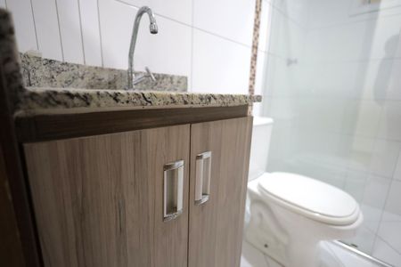 Banheiro de apartamento à venda com 2 quartos, 64m² em Vila Eldizia, Santo André