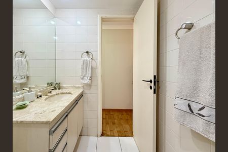 Apartamento à venda com 87m², 3 quartos e 2 vagas Apartamento à venda com 87m², 3 quartos e 2 vagasBanheiro Social