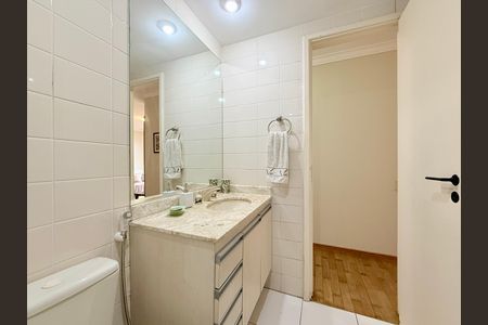 Apartamento à venda com 87m², 3 quartos e 2 vagas Apartamento à venda com 87m², 3 quartos e 2 vagasBanheiro Social