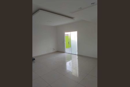 Sala de casa de condomínio para alugar com 3 quartos, 160m² em Arsenal, São Gonçalo