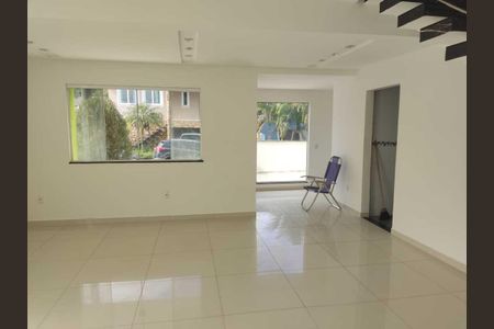 Sala de casa de condomínio para alugar com 3 quartos, 160m² em Arsenal, São Gonçalo