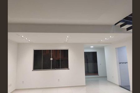 Sala de casa de condomínio para alugar com 3 quartos, 160m² em Arsenal, São Gonçalo