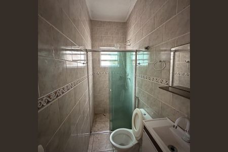 Banheiro de casa para alugar com 2 quartos, 37m² em Vila Tupi, Praia Grande