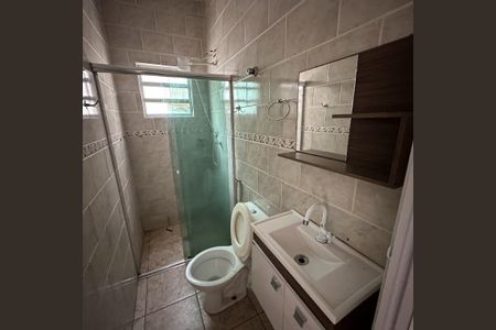 Banheiro de casa para alugar com 2 quartos, 37m² em Vila Tupi, Praia Grande