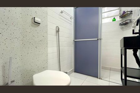 Apartamento à venda com 77m², 2 quartos e sem vaga Apartamento à venda com 77m², 2 quartos e sem vagaBanheiro