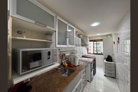 Apartamento para alugar com 105m², 4 quartos e 2 vagas Apartamento para alugar com 105m², 4 quartos e 2 vagasCozinha e Área de Serviço