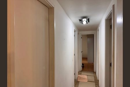 Apartamento para alugar com 105m², 4 quartos e 2 vagas Apartamento para alugar com 105m², 4 quartos e 2 vagasCorredor