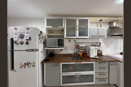 Apartamento para alugar com 105m², 4 quartos e 2 vagas Apartamento para alugar com 105m², 4 quartos e 2 vagasCozinha e Área de Serviço