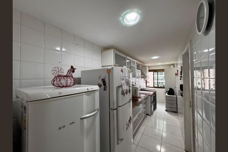 Apartamento para alugar com 105m², 4 quartos e 2 vagas Apartamento para alugar com 105m², 4 quartos e 2 vagasCozinha e Área de Serviço