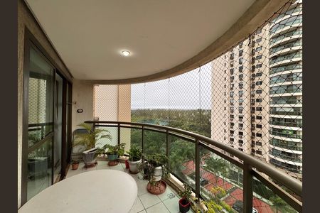 Apartamento para alugar com 105m², 4 quartos e 2 vagas Apartamento para alugar com 105m², 4 quartos e 2 vagasVaranda