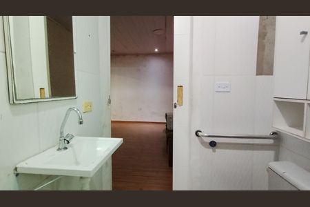Banheiro 1 de casa para alugar com 2 quartos, 50m² em Jardim São Bernadino, Suzano