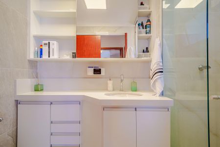 Apartamento para alugar com 55m², 2 quartos e 2 vagas Apartamento para alugar com 55m², 2 quartos e 2 vagasBanheiro