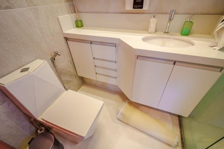 Apartamento para alugar com 55m², 2 quartos e 2 vagas Apartamento para alugar com 55m², 2 quartos e 2 vagasBanheiro