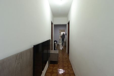 Casa à venda com 340m², 3 quartos e 4 vagasCorredor da Casa 2