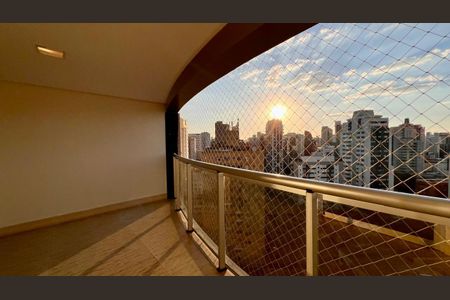 Apartamento à venda com 4 quartos, 124m² em Savassi, Belo Horizonte