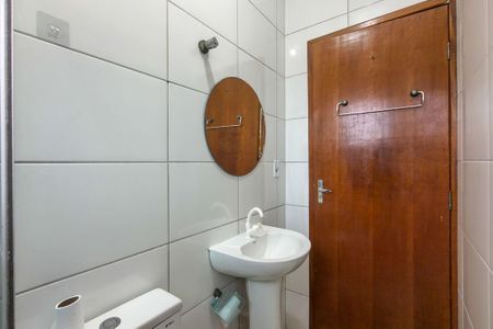 Casa de condomínio para alugar com 59m², 2 quartos e 1 vaga Casa de condomínio para alugar com 59m², 2 quartos e 1 vagaBanheiro