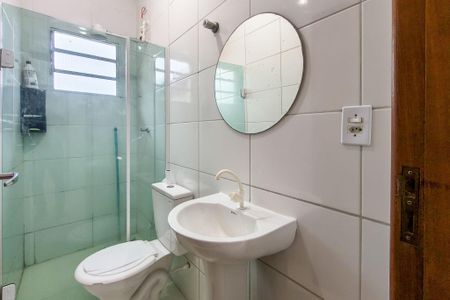Banheiro  de casa de condomínio para alugar com 2 quartos, 59m² em Vila Antartica, Praia Grande